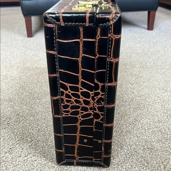 Elegant Black and Brown Crocodile Pattern Briefcase - Picture 2 of 16